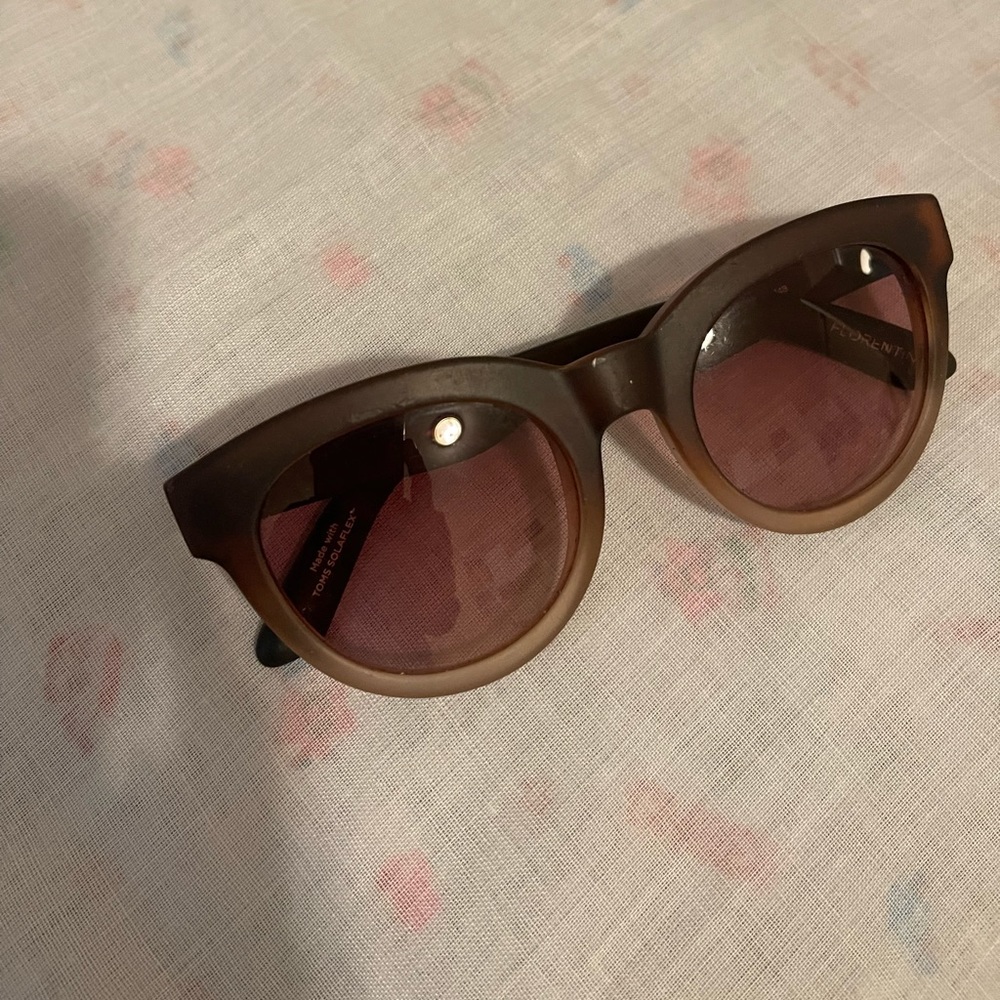 “Toms” Sunglasses Brown color unisex